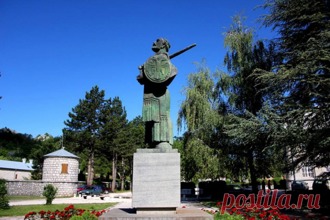 Ivan Crnoevic monument