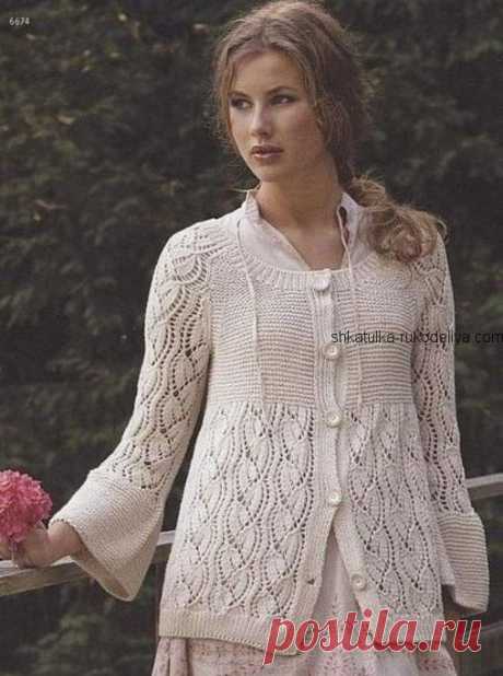 Жакет с ажурным узором Жакет с ажурным узором спицами. Жакет на пуговицах с широкими рукавами спицами