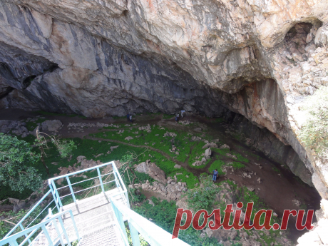 Байдибекский провал-удивительное природное сооружение,с высотой купола пещеры более 200 метров.Будто затерянный мир внутри горы.