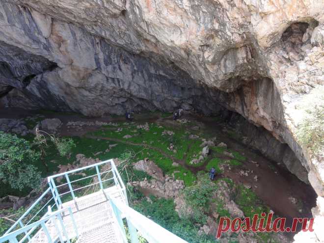 Байдибекский провал-удивительное природное сооружение,с высотой купола пещеры более 200 метров.Будто затерянный мир внутри горы.