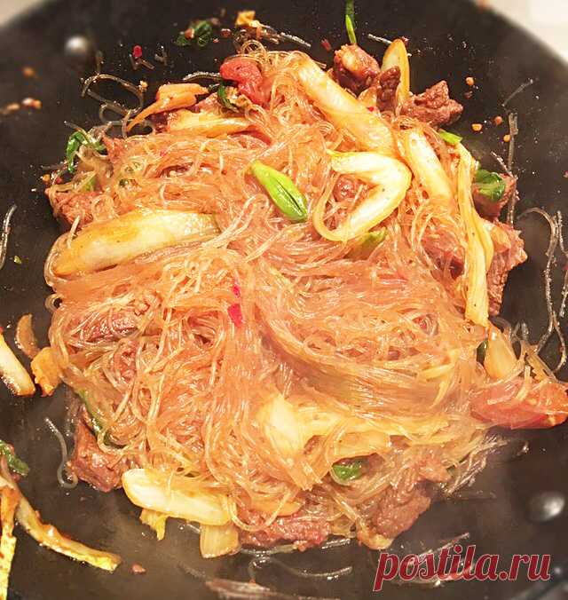 Фунчоза с говядиной и овощами в сковородке WOK Фунчоза с говядиной и овощами в сковородке WOK - пошаговый кулинарный рецепт приготовления с фото, шаг за шагом.