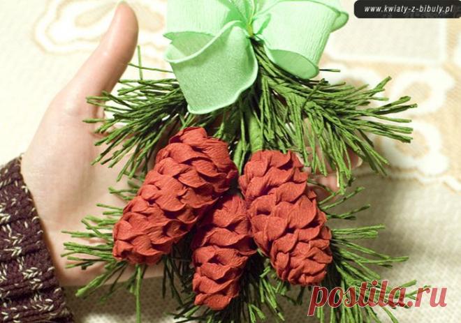 Еловая веточка с шишками из гофрированной бумаги