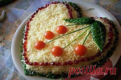 Салат из копченой курицы с кукурузой и сыром, рецепт — Вкусо.ру