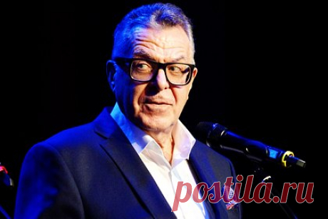 67-летний отец Ивана Урганта женился. 67-летний отец российского телеведущего Ивана Урганта актер Андрей Ургант женился. Избранницей артиста стала его давняя знакомая по имени Елена, которая моложе его на 21 год. Ургант-старший познакомился с ней еще в 2000-х. По его словам, ему стоило жениться на женщине еще тогда.
