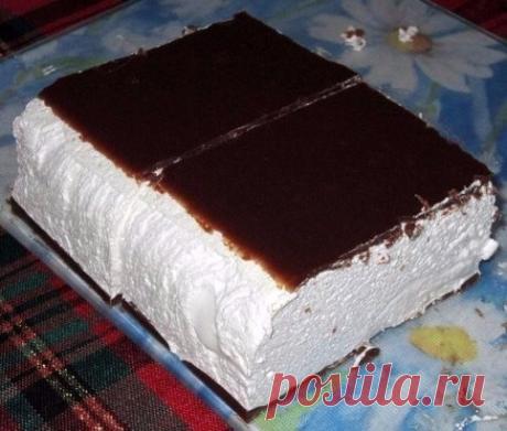 ПТИЧЬЕ МОЛОКО
Пока ГОТОВИЛА, мои чуть с ума от аромата не сошли 
Вам потребуется:
Для торта:
2 пакета желатина (по 8 г)
1 стакан молока
1 стакан сахара
450 г сметаны
450 г охлажденных взбитых сливок
растительное масло для смазывания формы
Для глазури:
5 столовых ложек какао-порошка
5 столовых ложек сахара
1 пакет желатина (8 г)
5 столовых ложек молока
1 стакан холодной воды
Приготовление:
1. В небольшой кастрюле смешайте 2 пакетика желатина с 1 стаканом молока. Поставьте на средний огонь и вз