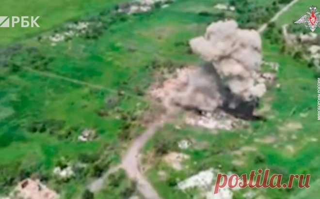 Российские военные использовали наземный беспилотник против ВСУ. Подразделения Вооруженных сил России задействовали наземный беспилотник «Крот-1» для уничтожения огневых точек украинских войск в районе Дылеевки в Донецкой народной республике.
