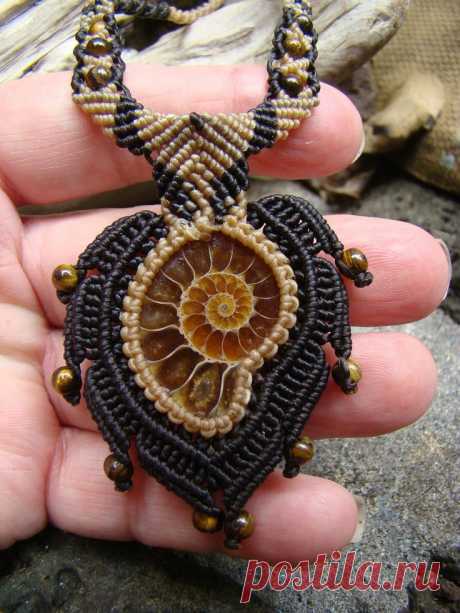 (11) Fossil Ammonite Tiger Eye Gems Micro Macrame Hand Made Eco-friendly Black and Natural Hemp Cord Bell Necklace | Стразы, Глаза Тигра и Микро Макраме