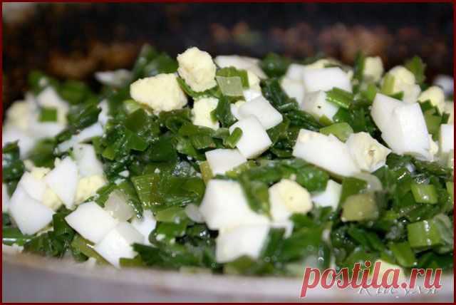 Быстрый (заливной) пирог с зелёным луком и яйцом