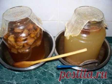 10 вкуснейших супер - рецептов домашнего кваса  10 вкуснейших супер - рецептов домашнего кваса 

Рецепт кваса ржаного 
_____________________________________________________ 
На 3 литра воды: 
ржаные сухари – 1 кг, 
сахар – 200 г, 
дрожжи – 20 г, 
изюм – 50 г. 
Ржаные сухари залить кипятком, затем охладить. 
Процедить, добавить сахар и хорошенько размешать. 
Добавить дрожжей, поставить в теплое место и дать бродить 12 часов. Потом перелить в бутылки, добавить изюм и постави...