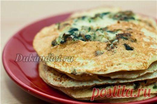 Блинчики с грибной начинкой | Диета Дюкана

Тесто:
70мл кефира (я еще пробовала заменить на йогурт, за неимением кефира, тоже вкусно),
70 мл молока обезжиренного,
2 ст.л. отрубей (по одной овсяных и пшеничных),
2 яйца,
1,5 ст.л. крахмала кукурузного,
соль и сода на кончик ножа,
можно немного зелени порезать.

Начинка:
Я брала грибы + лук. Вариантов много (мясная, овощная), еще люблю с капустой тушеной.