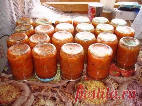 ЛЕЧО! 

ЛЕЧО - 3 кг помидор, 1 кг перца, 1 кг моркови, 1 кг лука, 1 стакан сахара, 3 ст. л. соли, 300 мг растительного масла, 1 ч. л. хмели-сунели, пучок петрушки, 1 ст. л.уксуса 9% . 

Помидоры пропустить через мясорубку, поставить на плиту, кипятить 20 мин. Перец, лук порезать, морковь натереть на крупной терке. 

Затем соль, сахар, масло, овощи, хмели - сунели, петрушку добавляем в томаты и тушим с момента закипания 30 мин., уксус в конце варки. 

Раскладываем в стерили...