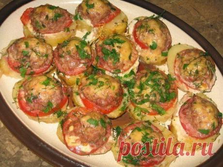 Лучшие кулинарные рецепты: Картофель, запеченный с мясом и помидорами.
