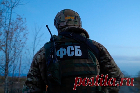 ФСБ ввела режим КТО в Карачаево-Черкессии для поимки планировавших теракт мужчин. В Карачаевском районе Карачаево-Черкесии спецслужбы ввели режим контртеррористической операции для поимки двух вооруженных мужчин. Подозреваемые планировали теракт, уточнили в ведомстве. Спецоперация по их задержанию проходит в горно-лесистой местности на участке в 10 километров юго-восточнее Карачаевска.