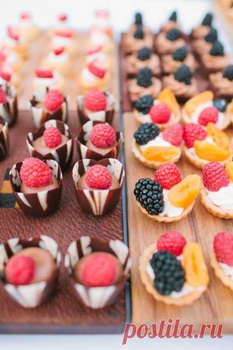 The Hottest 2015 Wedding Trend: 30 Delicious Mini Desserts - Weddingomania