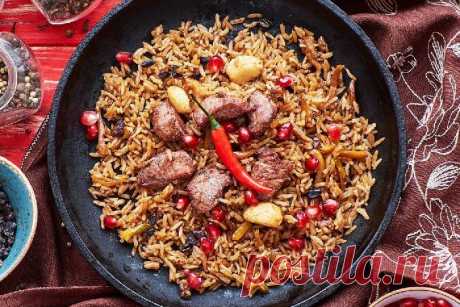 5 вариаций обалденно вкусного плова, перед которым никто не сможет устоять С курицей, свининой, бараниной, морепродуктами, овощами и айвой – всё это плов, который так многим нравится, но при этом не все знают, как правильно его готовить, чтобы он был рассыпчатым и невероятно вкусным, от одного вида и аромата которого слюнки текли бы ручьём...