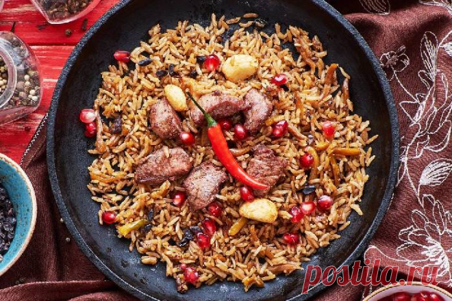 5 вариаций обалденно вкусного плова, перед которым никто не сможет устоять С курицей, свининой, бараниной, морепродуктами, овощами и айвой – всё это плов, который так многим нравится, но при этом не все знают, как правильно его готовить, чтобы он был рассыпчатым и невероятно вкусным, от одного вида и аромата которого слюнки текли бы ручьём...