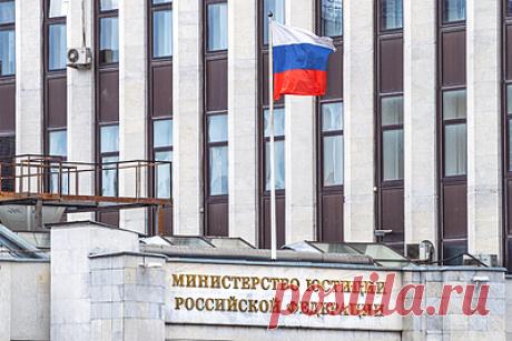 Минюст расширил реестр СМИ-иноагентов. Минюст расширил реестр иностранных средств массовой информации, выполняющих функции иностранного агента. В реестр СМИ-иноагентов попала учредитель Sota.Vision Александра Айнбиндер. В ноябре прошлого года в этот же список добавили бывшего главного редактора издания Олега Еланчика.