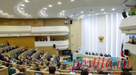 Совет Федерации обязал парламентариев согласовывать выезд за границу. Совет Федерации на пленарном заседании одобрил закон об обязанности сенаторов и депутатов Госдумы согласовывать выезд за границу. Читать далее