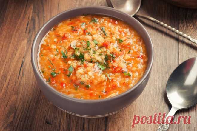 Суп с булгуром и пряностями
=Масло сливочное - 20 г. Сметана - 50г. Чечевица красная - 150г. Булгур - 150г. Репчатый лук - 1 шт. Помидоры - 2 шт. Паприка сладкая сушеная - 50 г. Черный перец горошком - 3г.