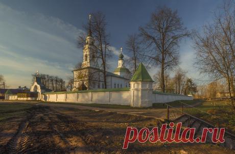 Фотография пользователя Елена Рубинская - Кострома.Церковь Спаса-на-Запрудне из раздела архитектура и интерьер №5911113 - фото.сайт - Photosight.ru