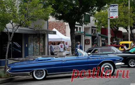 1961 Buick Electra 225 convertible with top down - dk met blu - RH side