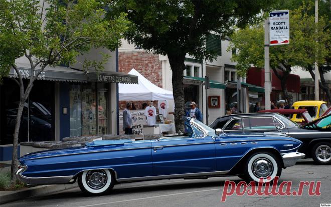 1961 Buick Electra 225 convertible with top down - dk met blu - RH side