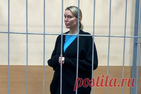 Бриллианты для Мисс Россия. Идут суды над хозяйкой ювелирного дома Darvol. Очередной суд по иску к владелице ювелирного дома Darvol Спиридоновой был отложен. Меж тем представители столичного бомонда — истцы и потерпевшие, проходящие по ее уголовному делу — лишились миллионов, заказав у нее бриллианты.