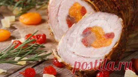 Рулет из свинины с курагой и вишней