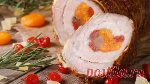 Рулет из свинины с курагой и вишней