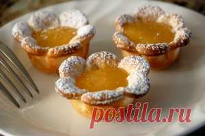 Flower shaped Mini Lemon Curd Tarts — The 350 Degree Oven