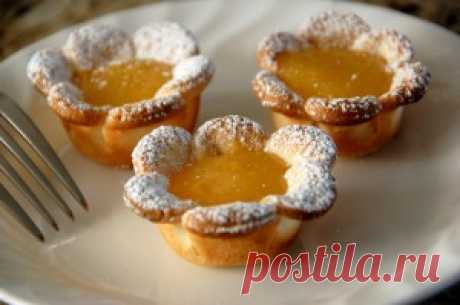 Flower shaped Mini Lemon Curd Tarts — The 350 Degree Oven