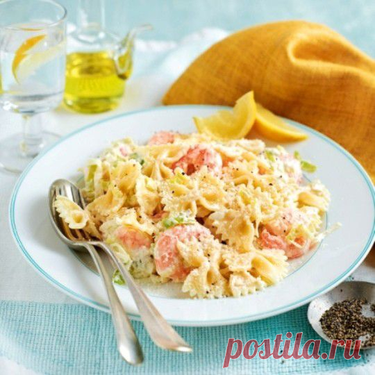 Вкусный ужин за полчаса: паста с луком-пореем, креветками и сливочным соусом