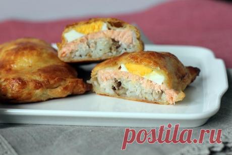 Как приготовить мини-кулебяки с лососем по-французски - рецепт, ингредиенты и фотографии