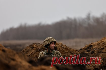 В ЛНР нашли свидетельства подготовки Украины к наступлению в 2022 году. Документы, которые косвенно свидетельствуют о том, что Украина готовила наступление в 2022 году, были обнаружены в военкомате Северодонецка в ЛНР. Об этом сообщает РИА Новости со ссылкой на военнослужащую ВС России. По словам собеседницы агентства, начиная с 2019 года активно стали проводиться военные сборы.