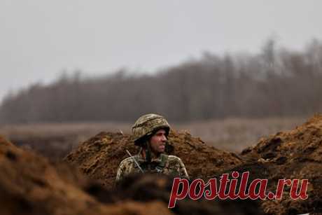 В ЛНР нашли свидетельства подготовки Украины к наступлению в 2022 году. Документы, которые косвенно свидетельствуют о том, что Украина готовила наступление в 2022 году, были обнаружены в военкомате Северодонецка в ЛНР. Об этом сообщает РИА Новости со ссылкой на военнослужащую ВС России. По словам собеседницы агентства, начиная с 2019 года активно стали проводиться военные сборы.