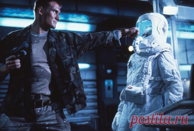 Универсальный солдат (1992)