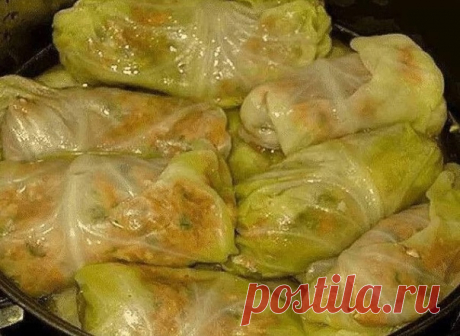 Как сделать голубцы намного вкуснee!
⠀
Мы предлагаем приготовить традиционное блюдо по-новому! Голубцы, запеченные в духовке под шубой, — после всех стараний и усилий тебя ожидает необычайно вкусный результат!
⠀
Вкусные голубцы
⠀
Ингредиенты:
для голубцов 
- 1 средний кочан свежей капусты
- 150 г мясного фарша
- 50 г риса
- 1 маленькая луковица
- 1 небольшая морковь
- 100 мл воды
- масло растительное
- соль, перец
⠀для «шубы»
- 100 г сыра
- 2 помидора
- зелень укропа и пет...