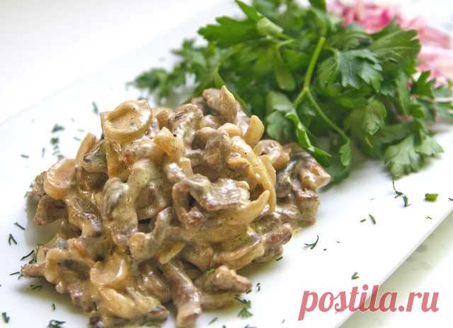 Бефстроганов в сметанном соусе с грибами - Простые рецепты Овкусе.ру