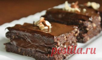 ТОРТ С ШОКОЛАДОМ, СГУЩЕНКОЙ И ОРЕХАМИ