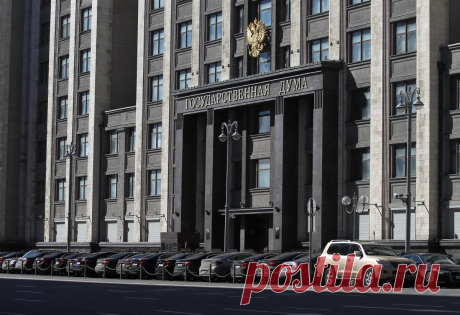 Госдума приняла закон о повышении акцизов на табачные изделия. С 1 января 2024 года акциз повысится до 2 813 рублей.