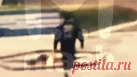 В Ленобласти судимый россиянин прикурил сигарету от Вечного огня. Петербуржца из Киришей подозревают в осквернении памятника. Об этом сообщает &quot;Фонтанка&quot;. Инцидент произошел около Вечного огня в сквере Победы. Во время просмотра записей видеонаблюдения сотрудники МВД обратили внимание на ...