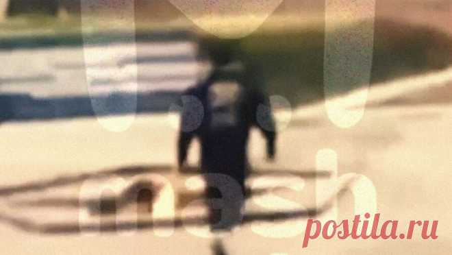 В Ленобласти судимый россиянин прикурил сигарету от Вечного огня. Петербуржца из Киришей подозревают в осквернении памятника. Об этом сообщает "Фонтанка". Инцидент произошел около Вечного огня в сквере Победы. Во время просмотра записей видеонаблюдения сотрудники МВД обратили внимание на ...