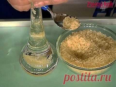 Несколько лёгких способов очистить вазу с узким горлышком. | Упрости себе жизнь