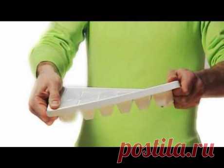 QuickSnap™ Easy-release ice cube tray
