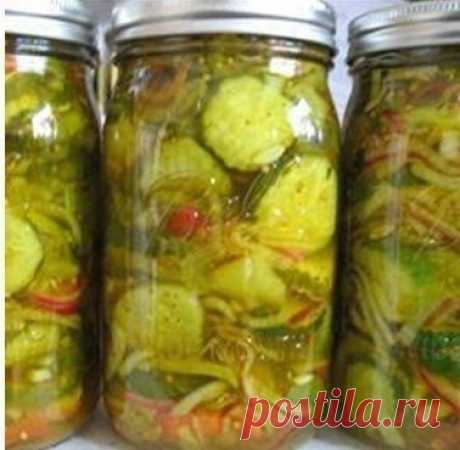 Остренькие хрустящие огурчики. 

Продукты 
Огурцы - 4 кг 
Для маринада: 
1 стакан сахара 
3 ст. л. соли 
1 стакан уксуса 9% 
1 стакан растительного масла 
1 ч. л. черного молотого перца 
1 ч. л. красного молотого перца 
2 ст. л. сухой горчицы 
2 ст. л. чеснока 
Как приготовить острые огурцы на зиму: 
Для маринада все соединить и перемешать. 
Огурцы разрезать либо на кружочки...