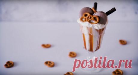 ​Шейк "Соленая карамель" Ингредиенты:Пломбир &mdash; 300 гМолоко &mdash; 1 стак.&nbsp;Соленая карамель &mdash; 3 ст. л.&nbsp;Карамель &mdash; для украшения&nbsp;Взбитые сливки &mdash; для украшения&nbsp;Мини-брецели &mdash; для украшения&nbsp;Сладости &mdash; для украшенияНа 100 г &mdash; 175...