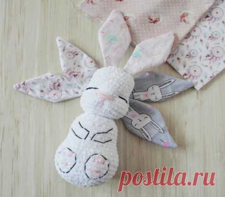 PDF Зайка Соня крючком. FREE crochet pattern; Аmigurumi toy patterns. Амигуруми схемы и описания на русском. Вязаные игрушки и поделки своими руками #amimore - зайка из плюшевой пряжи, заяц, плюшевый зайчик, кролик, зайчонок, крольчонок.