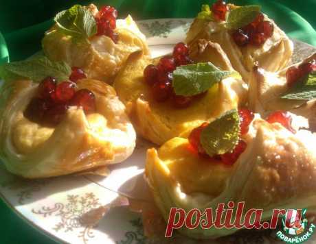 Слойки с вишней – кулинарный рецепт