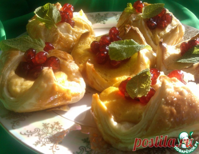 Слойки с вишней – кулинарный рецепт