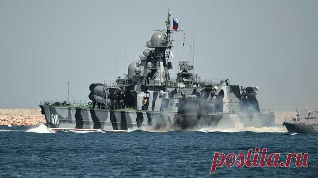 Российские военные уничтожили безэкипажный катер в Черном море